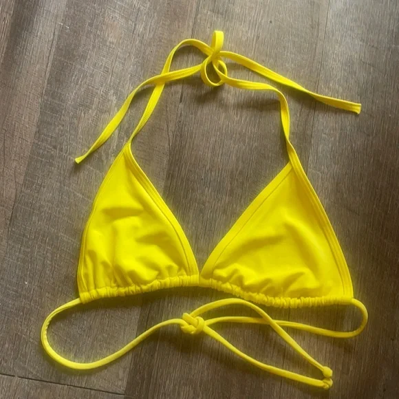Victoria’s Secret bikini top - Picture 1 of 3